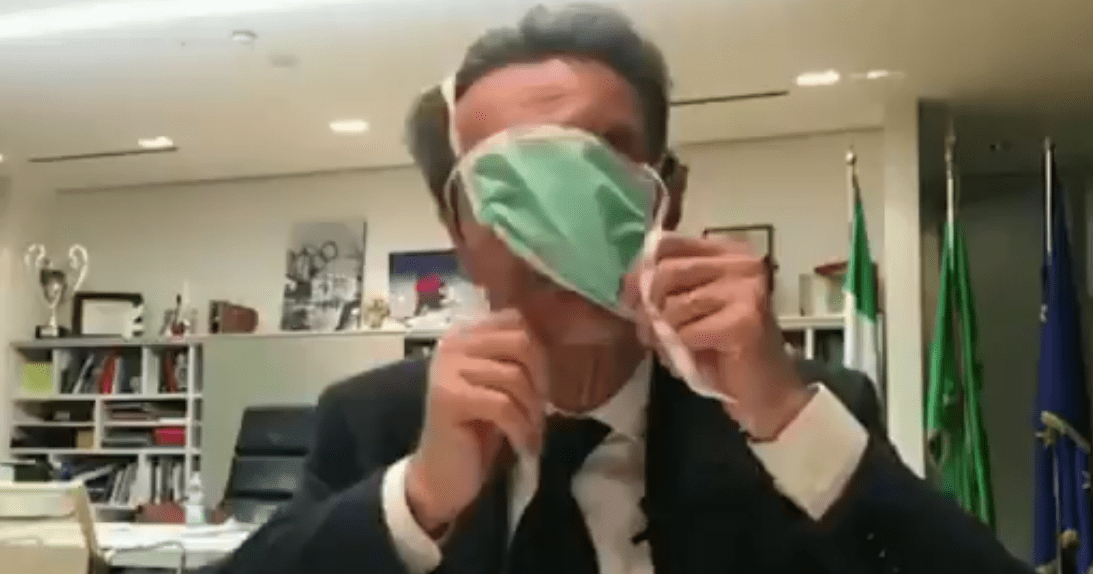 Y en la nota idiota del día: Político italiano no supo ponerse un cubrebocas en pleno video