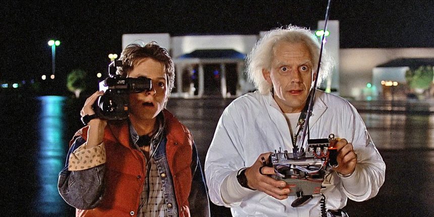 ¡Justo en la nostalgia! Marty McFly y el Dr. Brown de “Volver al futuro” se reúnen después de 35 años 