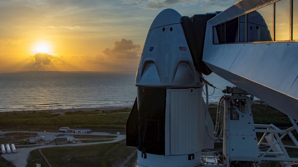 La cápsula Dragon Crew que transportará a los astronautas Doug Hurley y Bob Behnken de la NASA acoplada en lo alto del cohete Falcon 9 de SpaceX. Foto de EFE/SpaceX/La cápsula Dragon Crew que transportará a los astronautas Doug Hurley y Bob Behnken de la NASA acoplada en lo alto del cohete Falcon 9 de SpaceX. Foto de EFE/SpaceX/