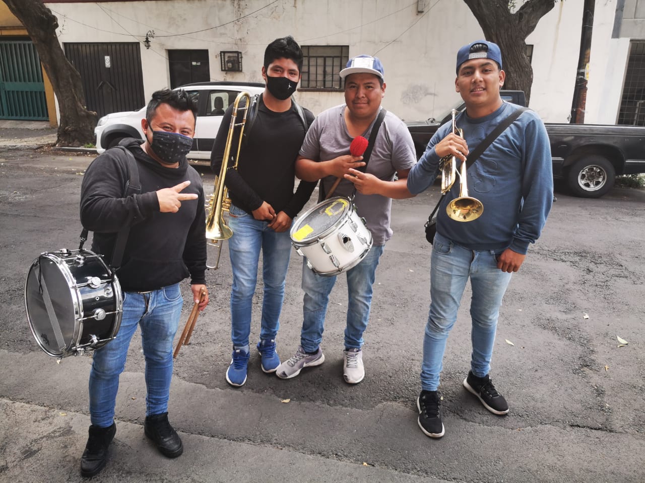 Del escenario a las calles: La historia de la banda sinaloense que está alegrando a la colonia Del Valle