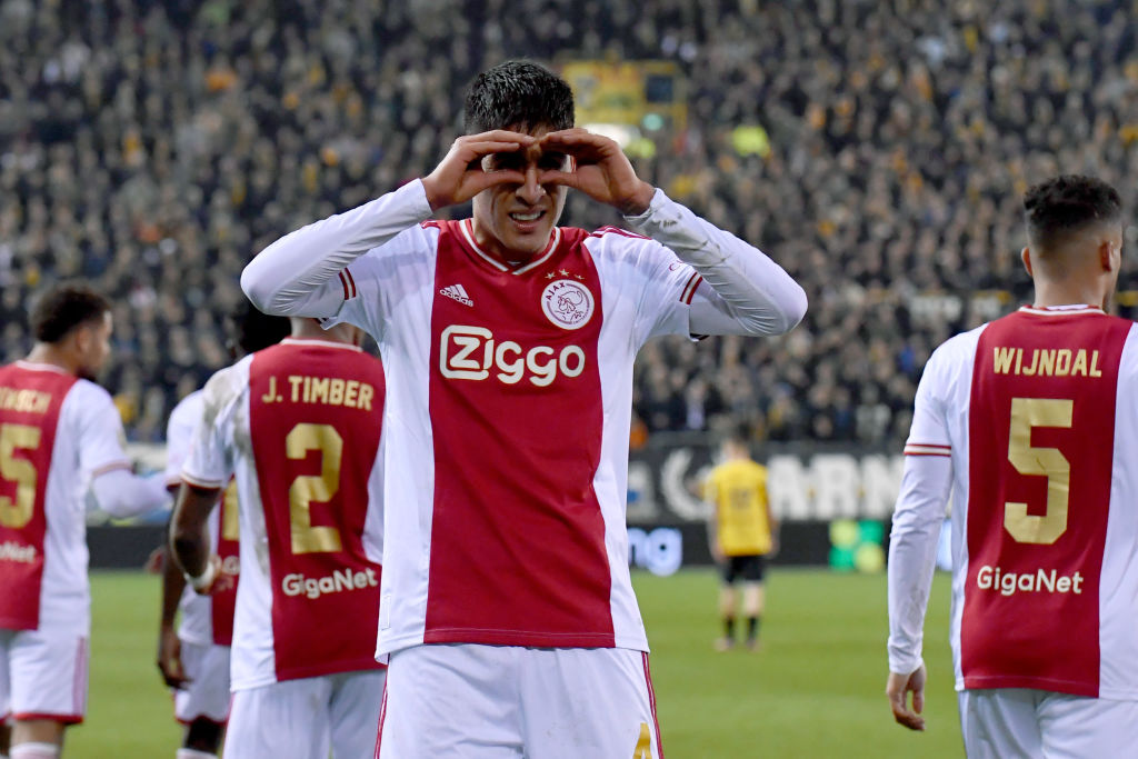 ¡Cabezazo letal! Edson Álvarez se reencontró con el gol en el Ajax después de 9 meses