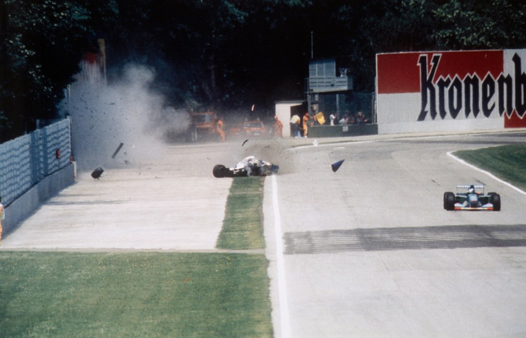 El momento tras el choque fatal de Ayrton Senna