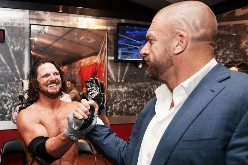 Triple H junto a AJ Styles