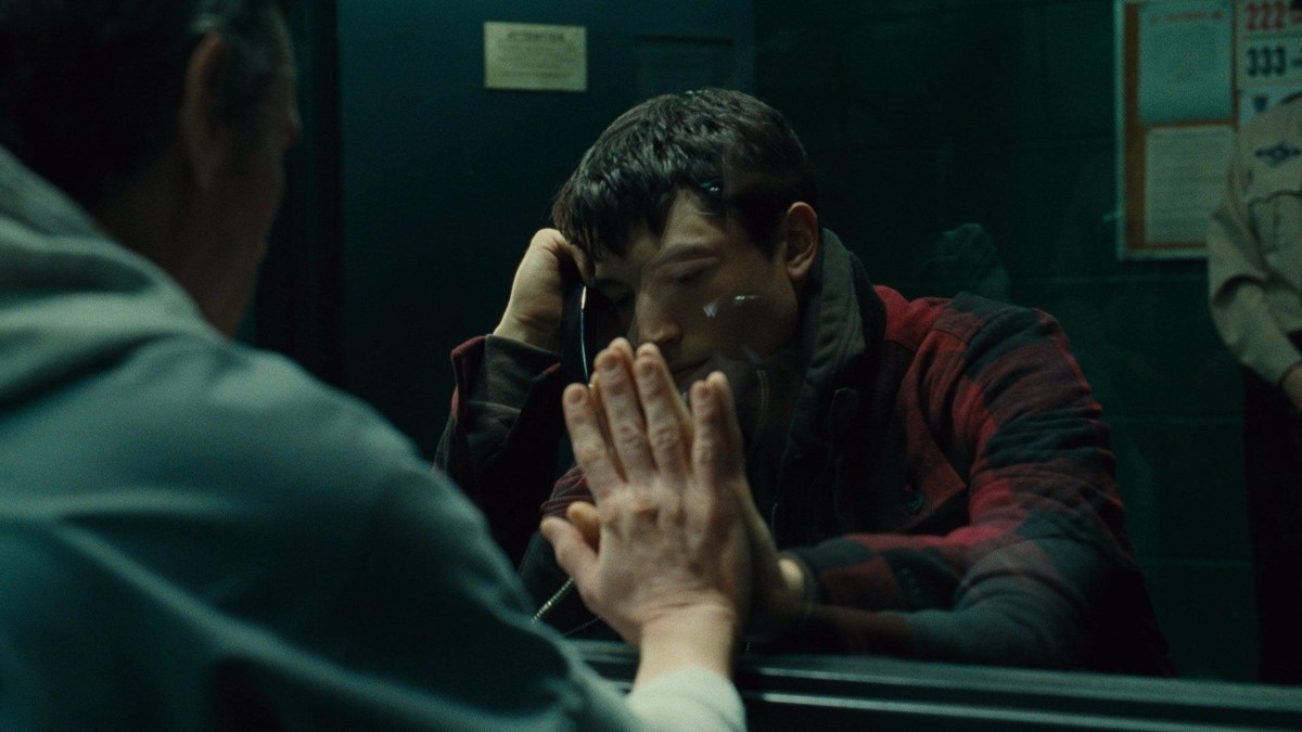 ezra-miller-hawai ezra-miller-hawai