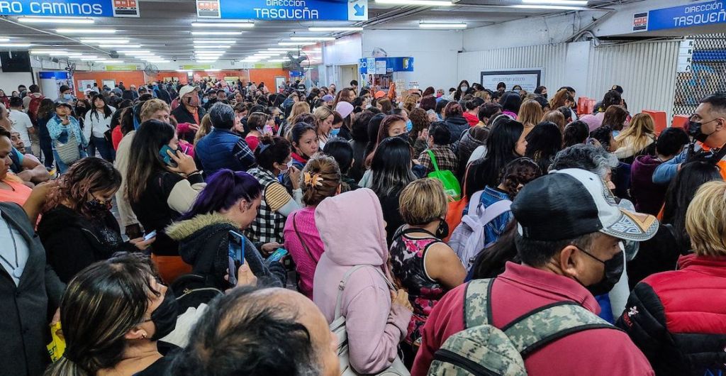 Hombre empujó mujer en el Metro Hidalgo