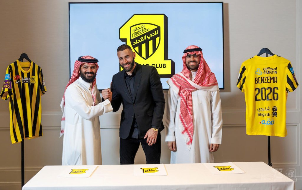 El egipcio podría formar dupla con Karim Benzema en el Al-Ittihad
