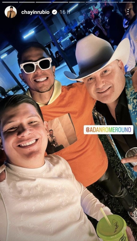 Carlos Salcedo festejando su cumpleaños después de la derrota de Cruz Azul 