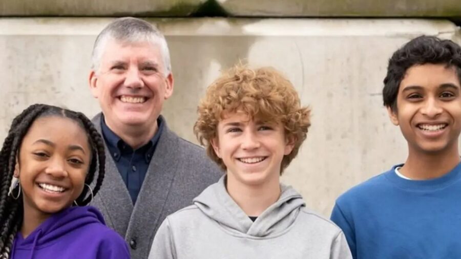 serie percy jackson elenco diverso