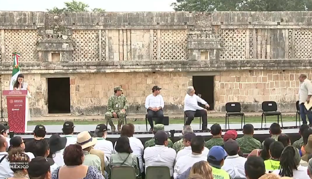 Cortocircuito interrumpe evento de AMLO en Uxmal