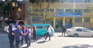 Desalojaron escuela por amenaza de bomba en Santa María la Ribera.