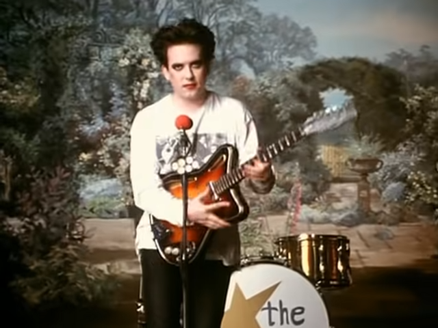the-cure-friday-im-in-love-wish-rober-smith-historia-cancion-2 Question Image