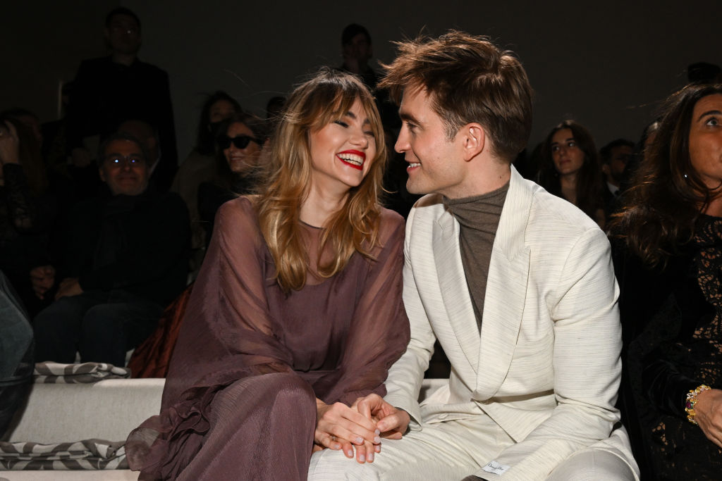 Fíjate, Paty: Lo que se sabe del supuesto compromiso entre Robert Pattinson y Suki Waterhouse 