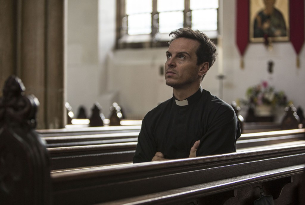 Andrew Scott como el hot priest de 'Fleabag'