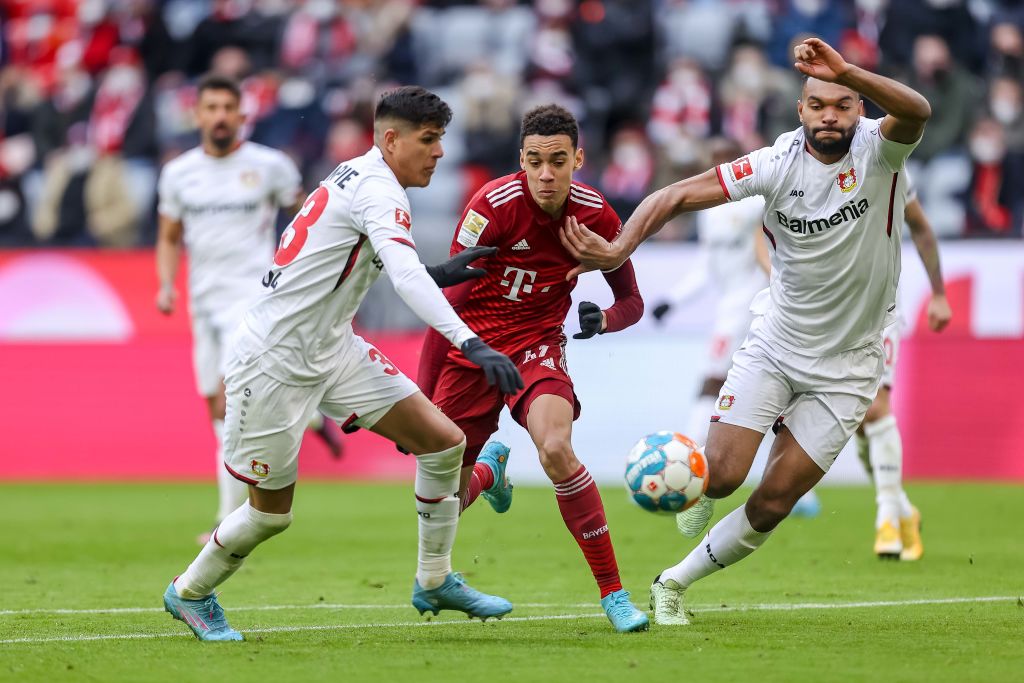Hincapié y Tah, han neutralizado a los mejores atacantes en la Bundesliga