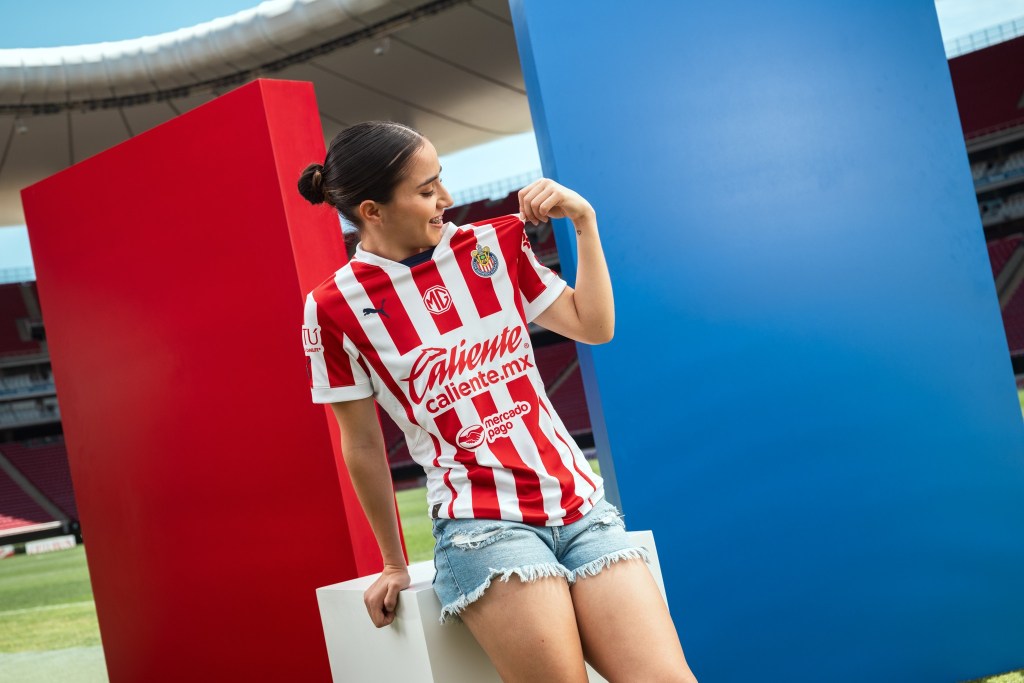 Nuevo jersey de Chivas Femenil