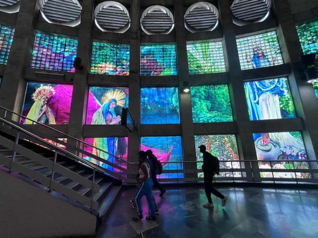 Fotos de David LaChapelle en la Línea B.