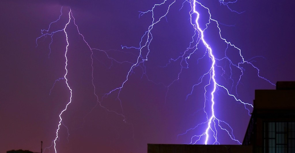 tips-que-hacer-donde-refugiarte-tormenta-electrica-truenos-rayos-2